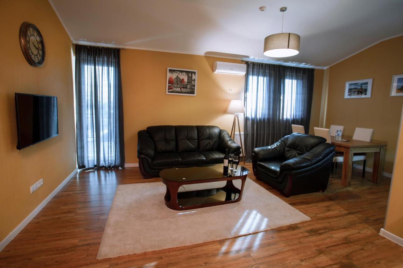 Apart Hotel West Тбилиси Екстериор снимка