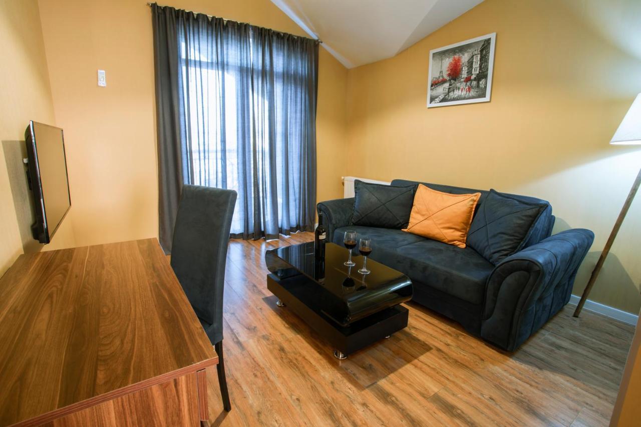 Apart Hotel West Тбилиси Екстериор снимка