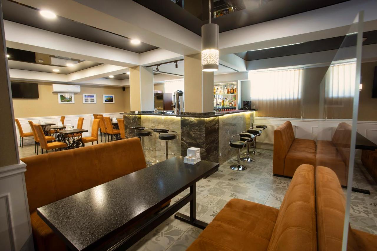 Apart Hotel West Тбилиси Екстериор снимка