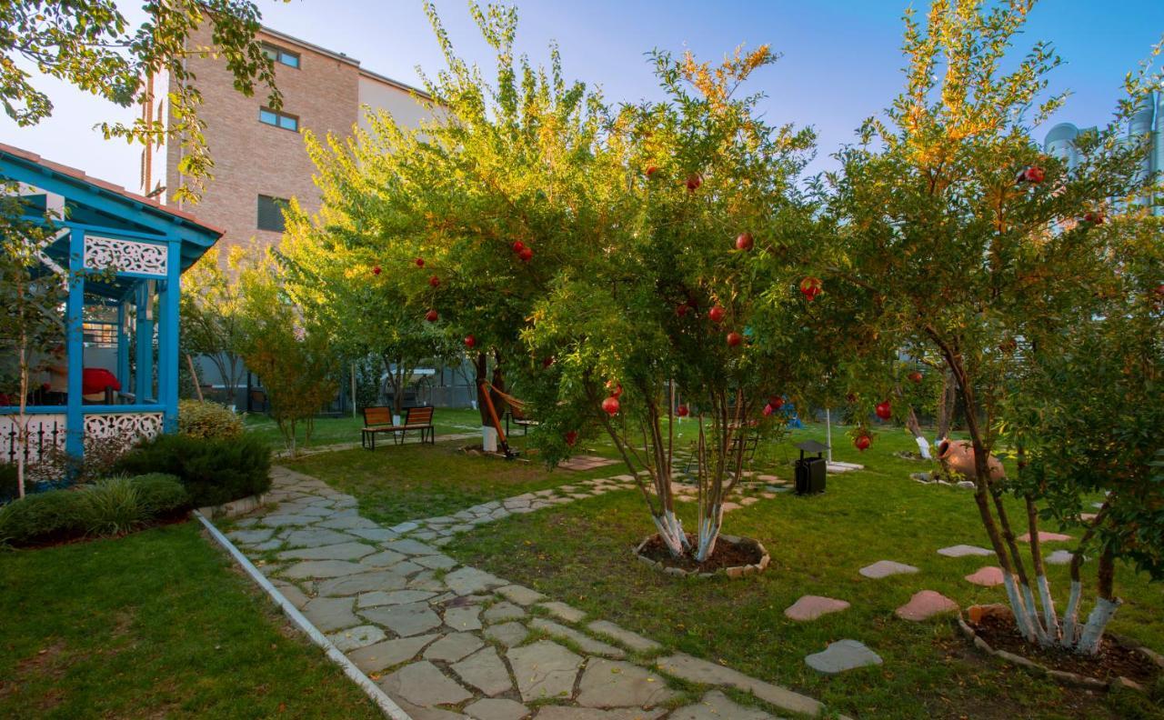 Apart Hotel West Тбилиси Екстериор снимка