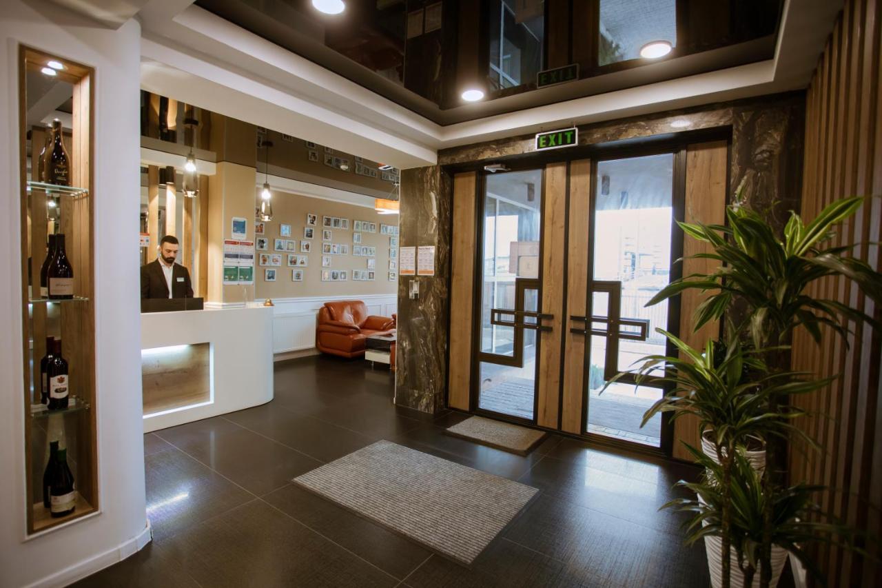 Apart Hotel West Тбилиси Екстериор снимка