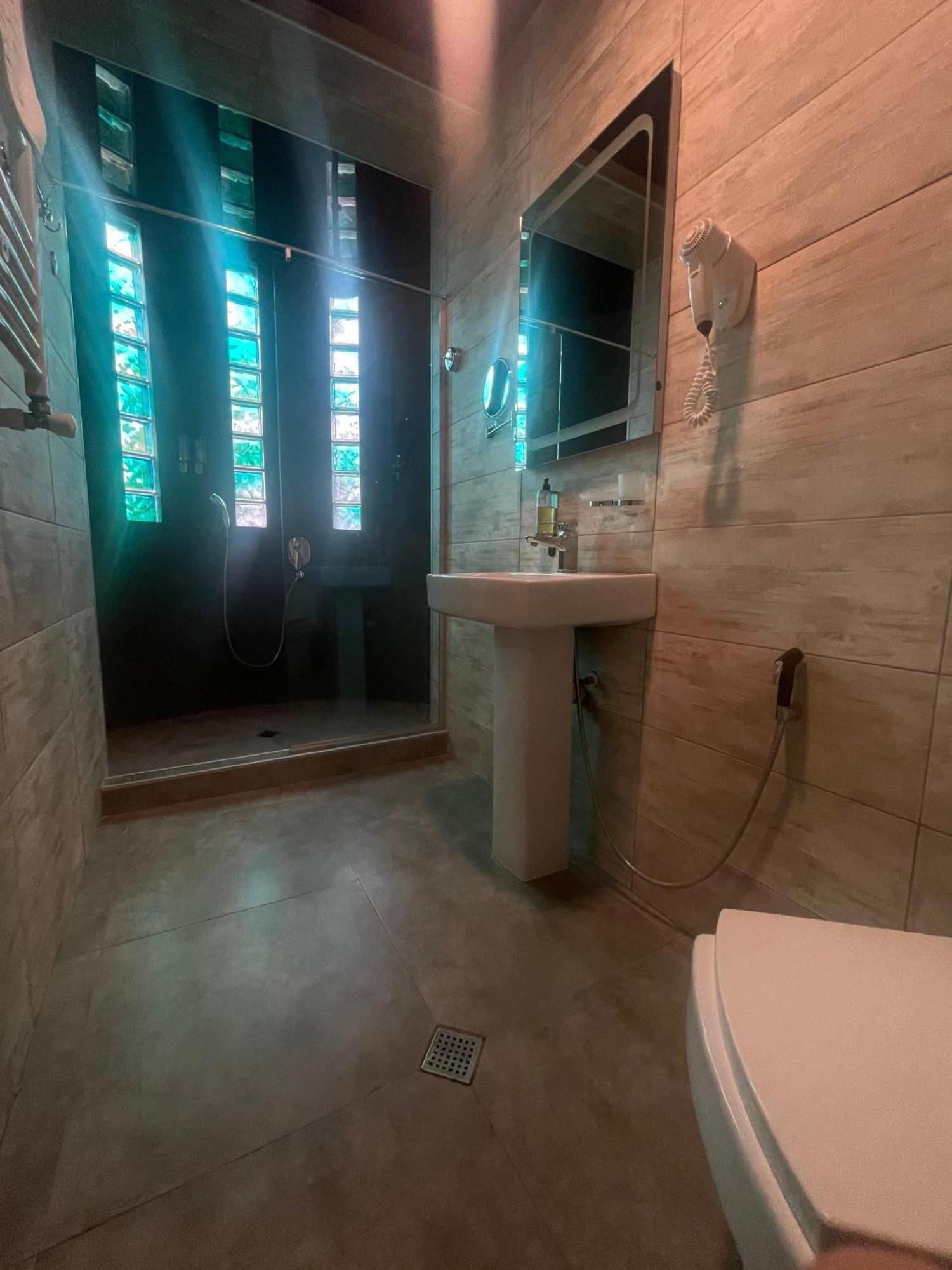 Apart Hotel West Тбилиси Екстериор снимка