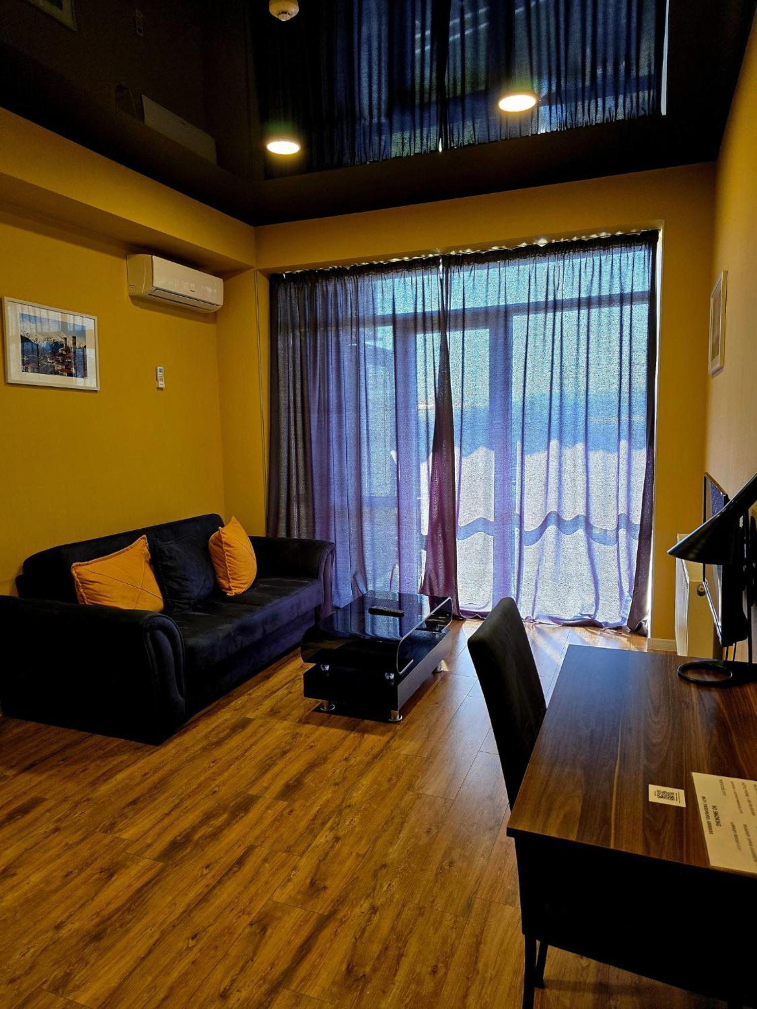 Apart Hotel West Тбилиси Екстериор снимка