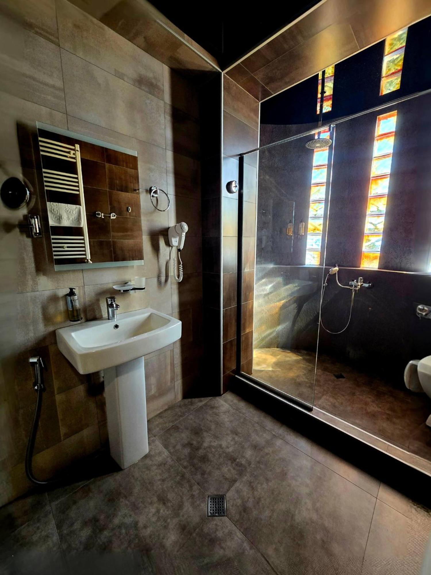 Apart Hotel West Тбилиси Екстериор снимка