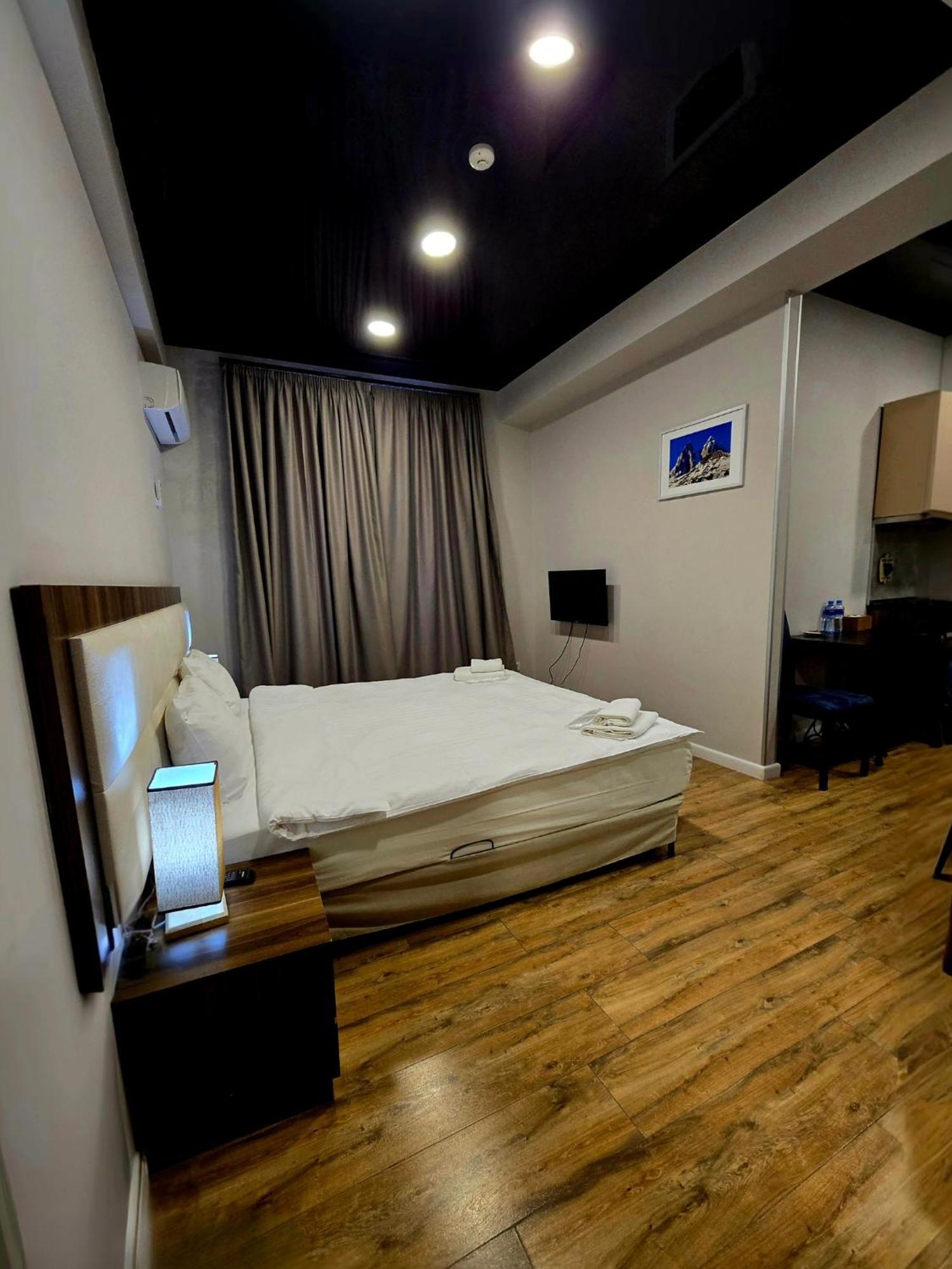 Apart Hotel West Тбилиси Екстериор снимка