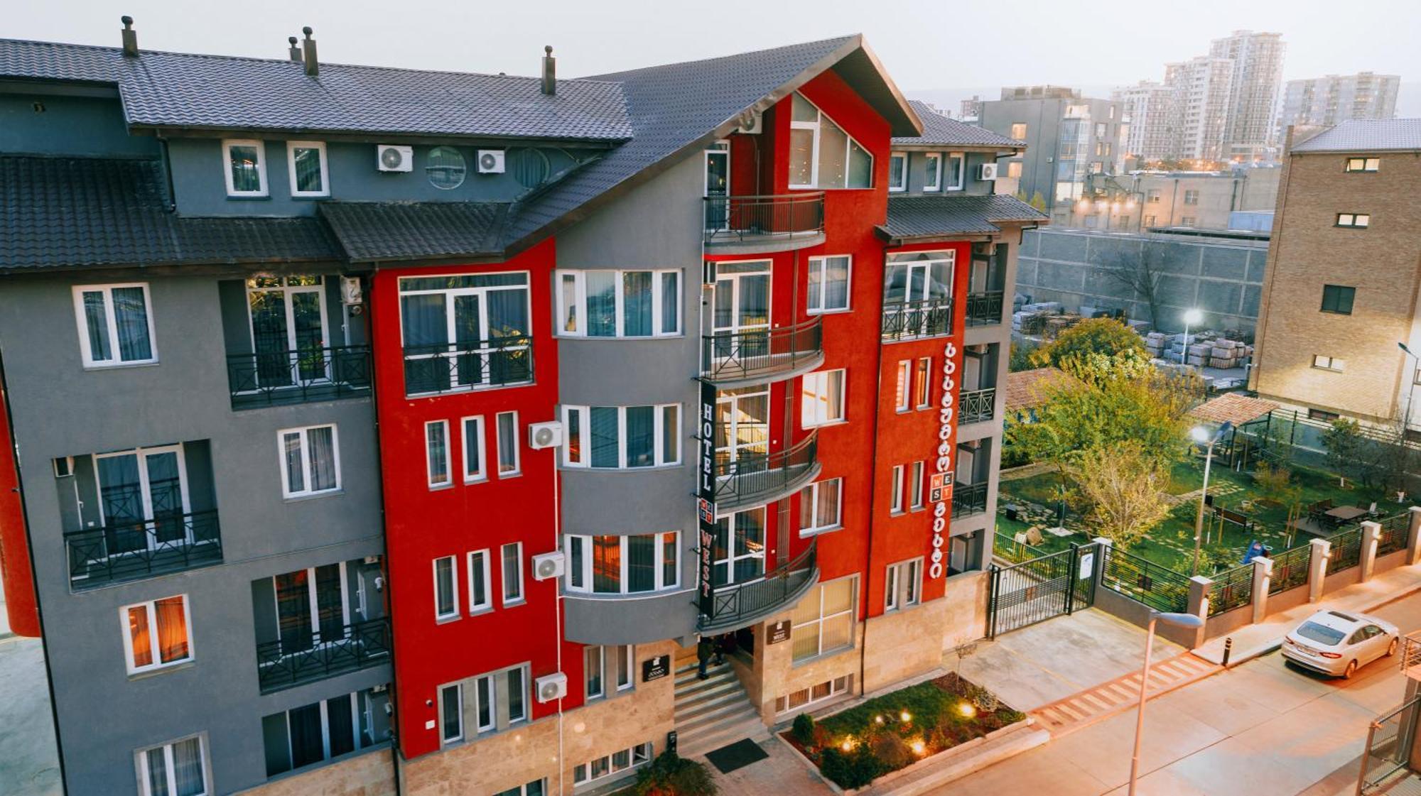 Apart Hotel West Тбилиси Екстериор снимка