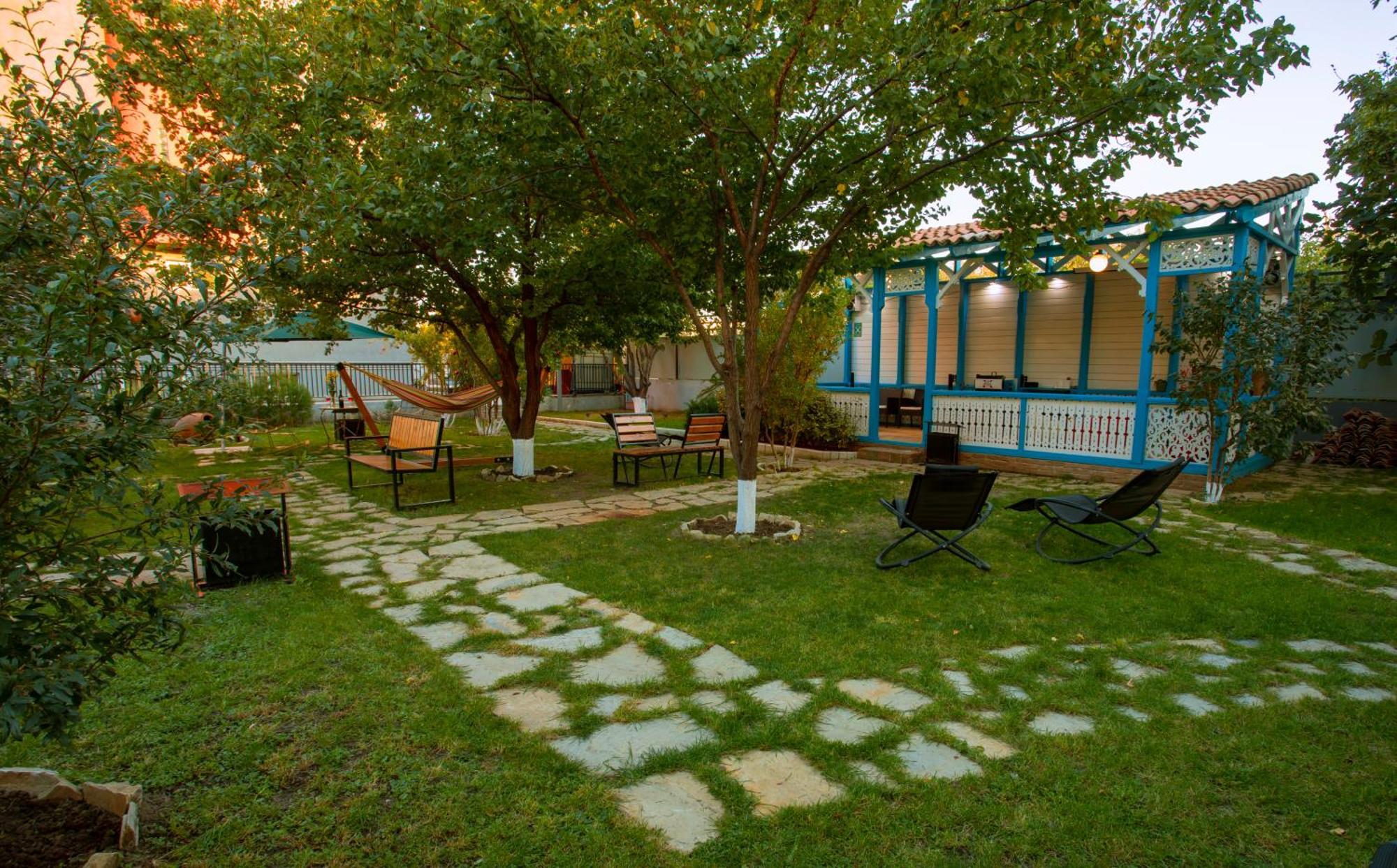 Apart Hotel West Тбилиси Екстериор снимка